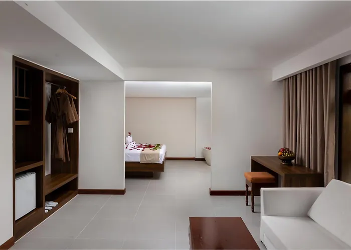 The Riverfront Hotel 4*