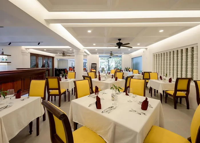 Hotel The Riverfront 4*