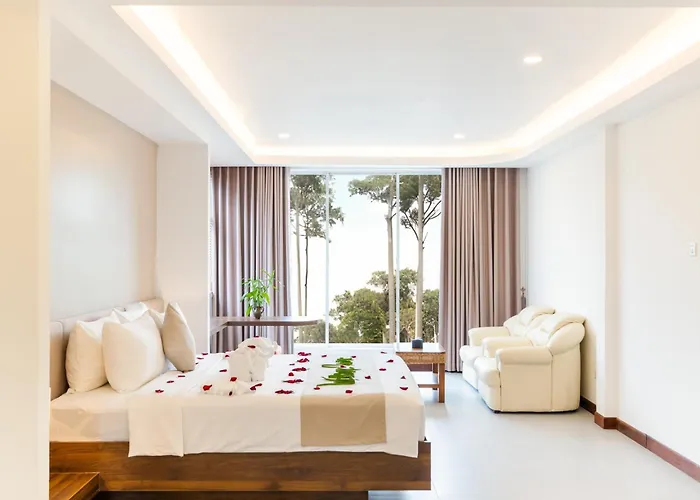 The Riverfront Hotel 4*